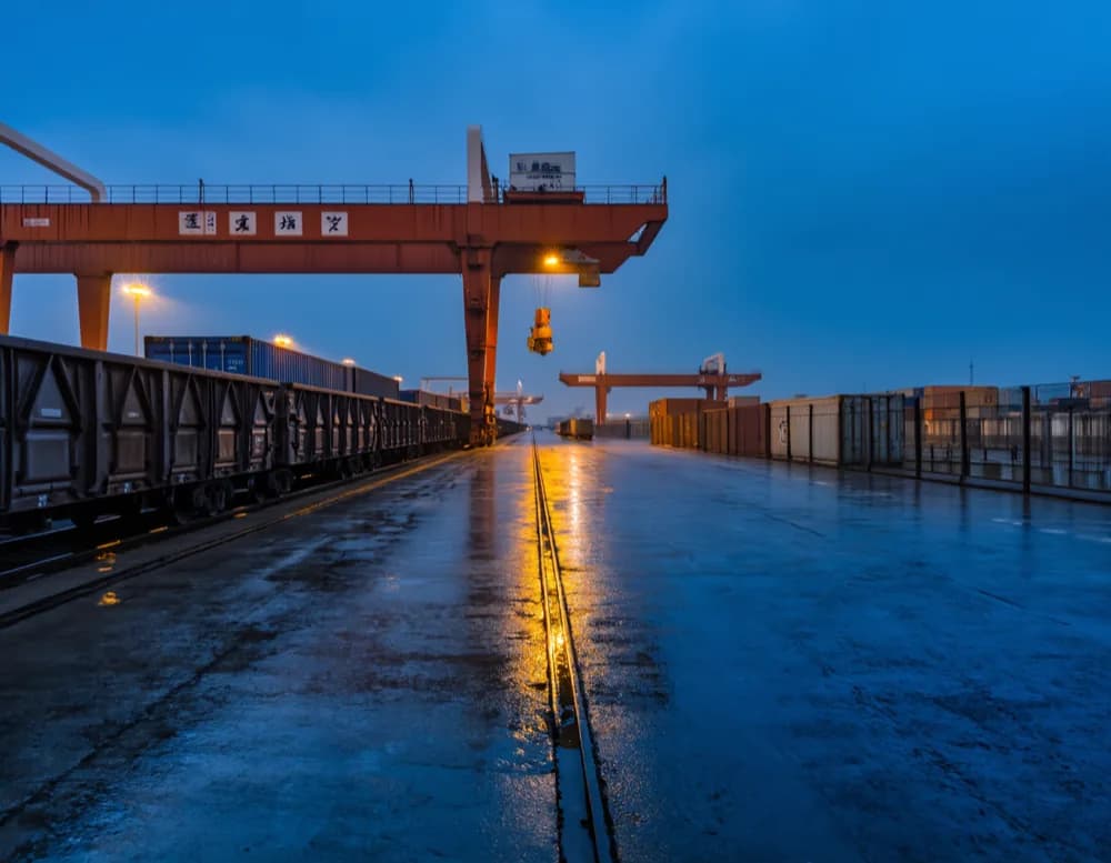 Rail-port interface